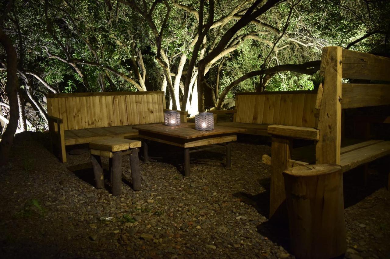 Casa De Piedra Entre Bosque Y Rio